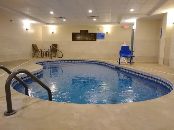Comfort Inn & Suites Brattleboro - Havuz