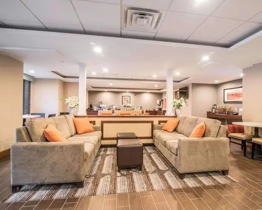 Comfort Inn & Suites Brattleboro - Lobi