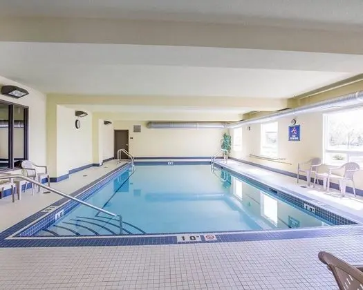 Comfort Inn & Suites Calgary - Havuz