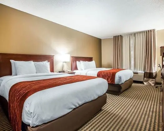 Comfort Inn & Suites Carneys Point Area