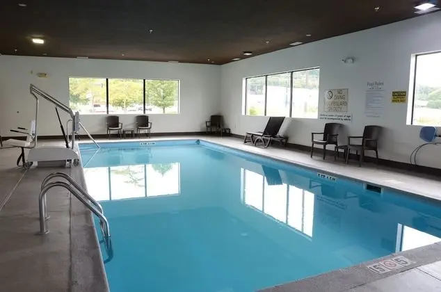 Comfort Inn And Suites - Havuz