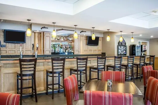 Comfort Inn & Suites Colonial