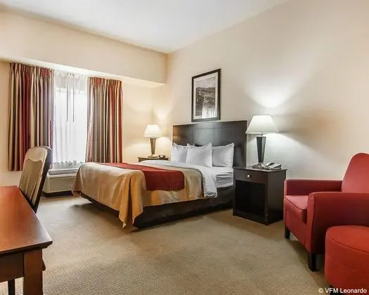 Comfort Inn & Suites Cottage Grove area