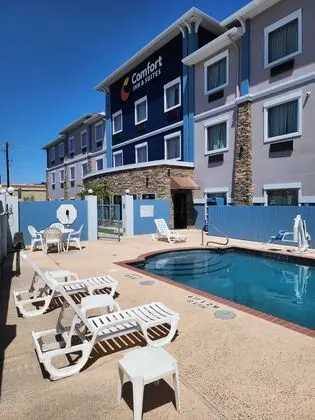 Comfort Inn & Suites Donna near I-2 - Havuz