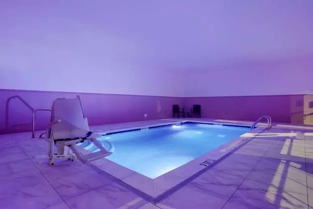 Comfort Inn & Suites Downtown near University - Havuz