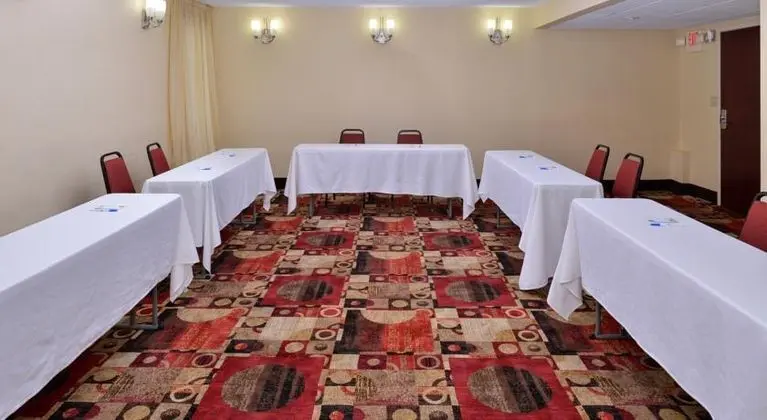 Comfort Inn and Suites East Hartford - İş / Konferans