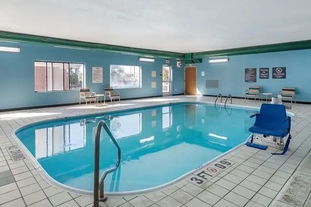 Comfort Inn & Suites - Havuz