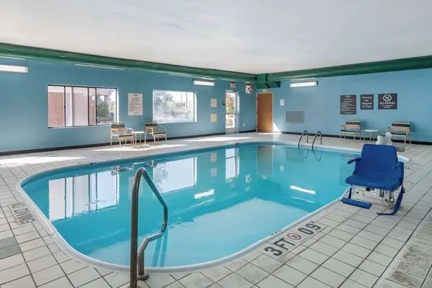 Comfort Inn & Suites - Havuz