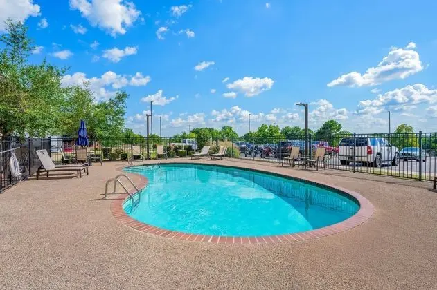 Comfort Inn & Suites Fort Smith I-540 - Havuz