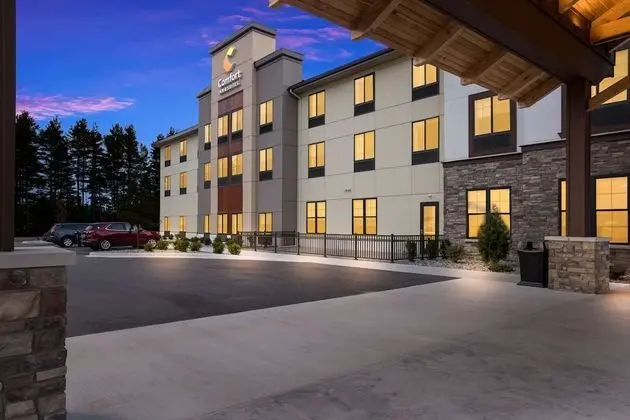 Comfort Inn & Suites - Dış Mekan
