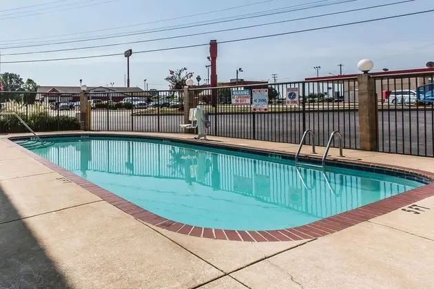 Comfort Inn & Suites Hamilton Place - Havuz