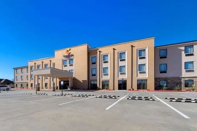 Comfort Inn & Suites Harrah - Dış Mekan