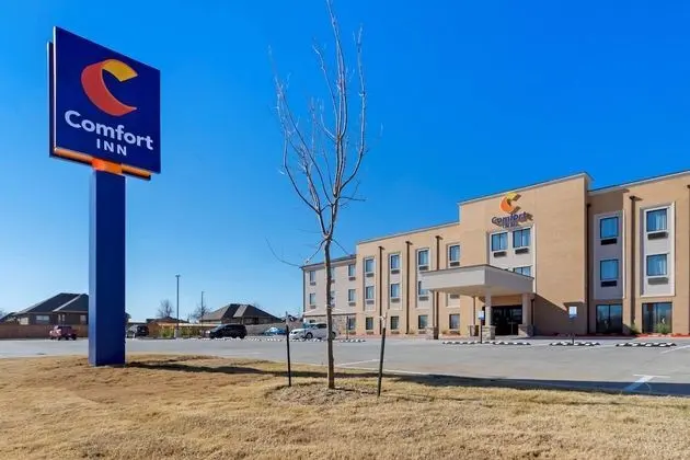 Comfort Inn & Suites Harrah - 1