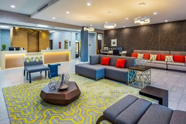 Comfort Inn & Suites Houston I-45 North - IAH - Lobi