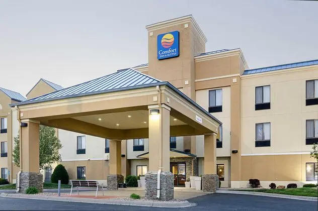 Comfort Inn & Suites Hutchinson Area