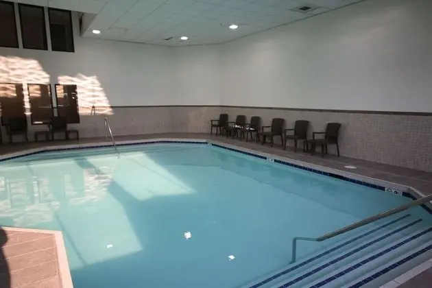 Comfort Inn & Suites I-90 City Center - Havuz