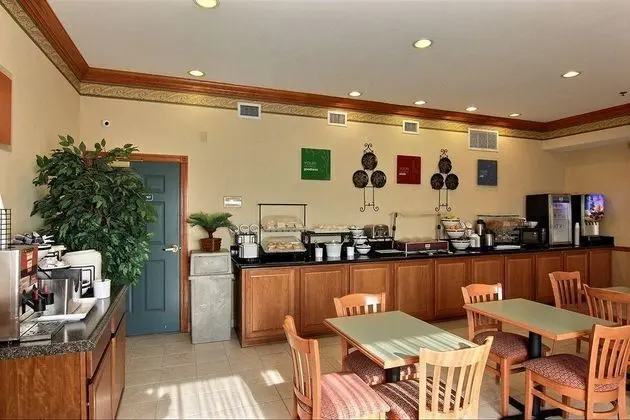 Comfort Inn & Suites I-95 - Outlet Mall