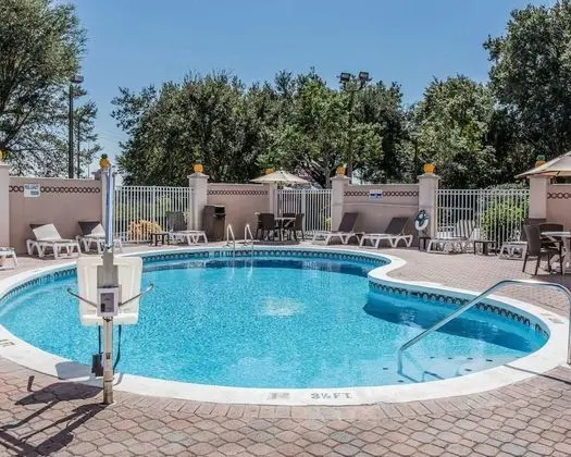 Comfort Inn & Suites Lakeland North I-4 - Havuz