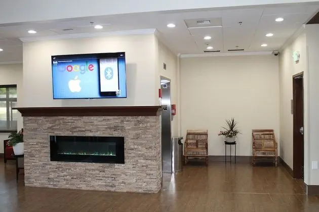 Comfort Inn & Suites Lakewood by JBLM - Lobi