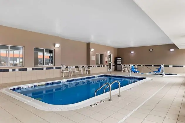 Comfort Inn & Suites Marion I-57 - Havuz