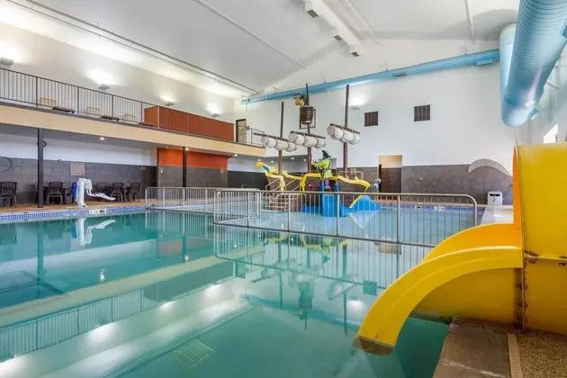 Comfort Inn & Suites Mitchell Area - Havuz