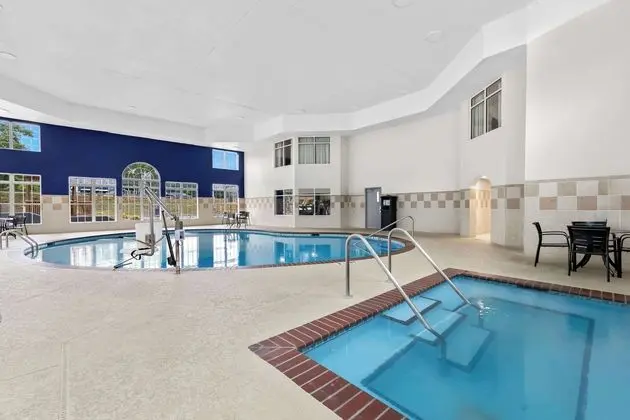 Comfort Inn & Suites Nashville - Havuz