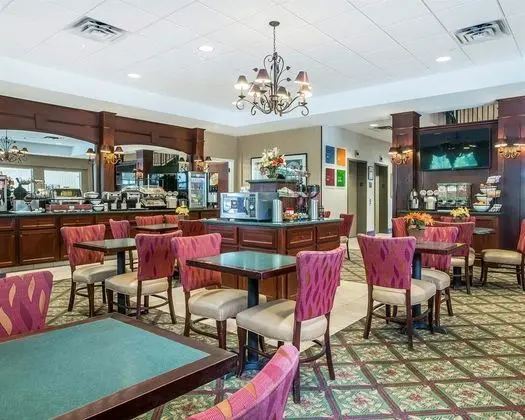 Comfort Inn & Suites Near Burke Mountain