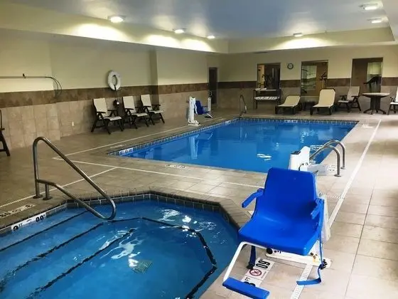 Comfort Inn & Suites Near Indiana Dunes State Park