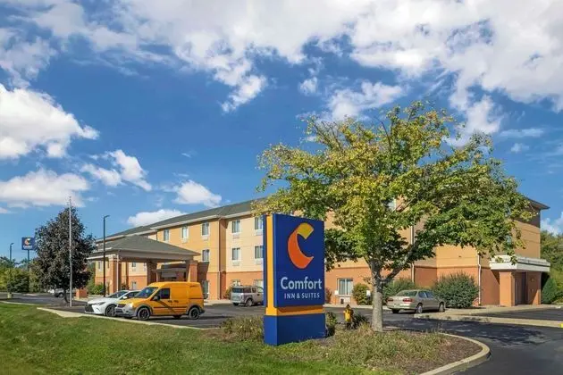 Comfort Inn & Suites Near Indiana Dunes State Park - 1