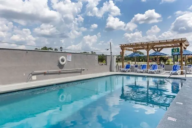 Comfort Inn & Suites Near North Fort Bragg - Havuz