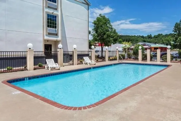 Comfort Inn & Suites North Little Rock JFK Blvd - Havuz