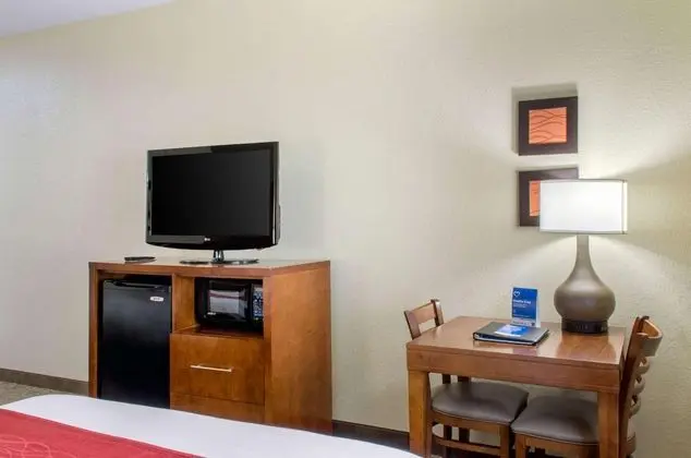 Comfort Inn & Suites Northshore Area