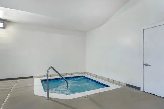 Comfort Inn & Suites Ocean Shores - Havuz