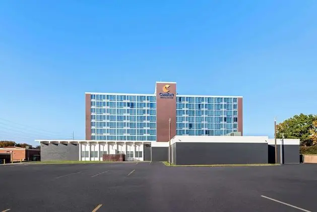 Comfort Inn & Suites Omaha Central - Dış Mekan