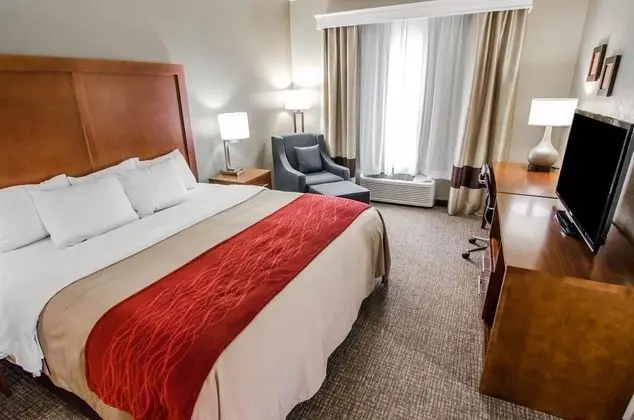 Comfort Inn & Suites Pittsburg Area