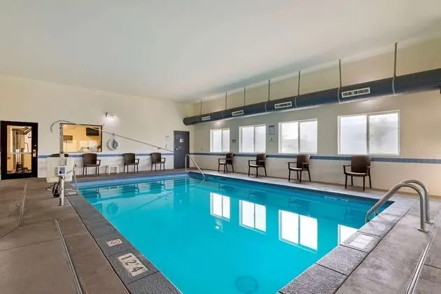 Comfort Inn & Suites Ponca City near Marland Mansion - Havuz