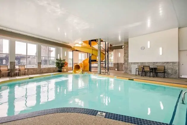 Comfort Inn & Suites Red Deer - Havuz