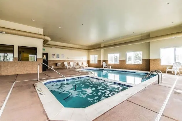 Comfort Inn & Suites Rifle - Havuz
