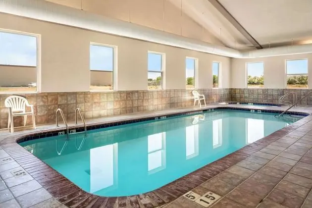 Comfort Inn & Suites Riverton - Havuz