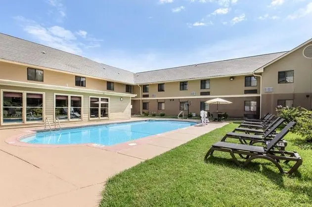 Comfort Inn & Suites at Robins Air Force Base