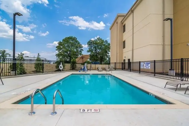 COMFORT INN SUITES - Havuz