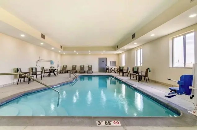 Comfort Inn & Suites - Havuz