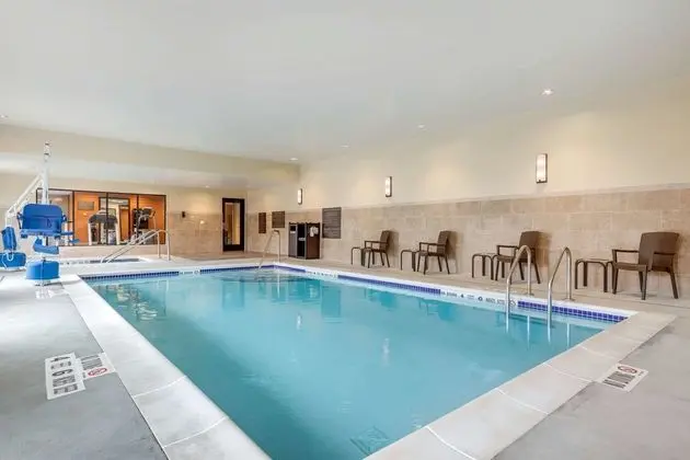 Comfort Inn & Suites Schenectady - Scotia - Havuz