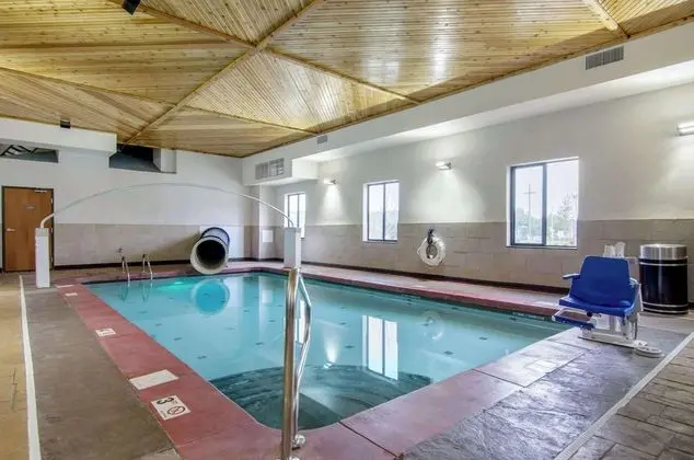 Comfort Inn & Suites Shawnee - Kansas City - Havuz