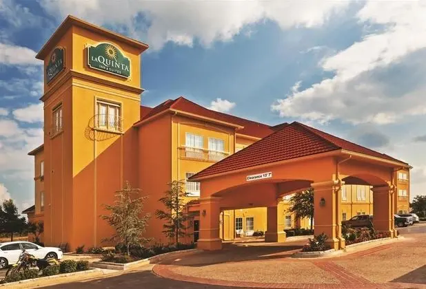 Comfort Inn & Suites Shawnee North near I-40