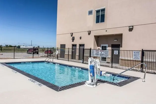 Comfort Inn & Suites Snyder - Havuz