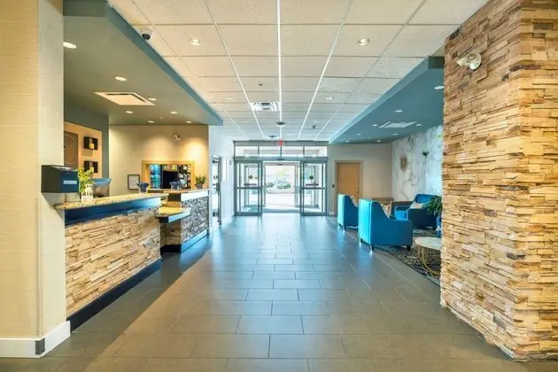 Comfort Inn & Suites Surrey - Lobi