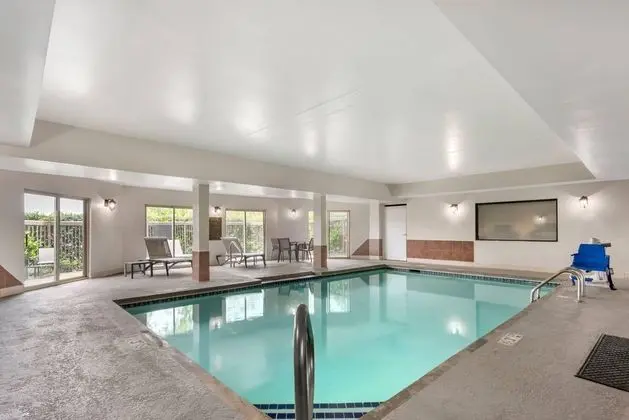 Comfort Inn & Suites Suwanee - Sugarloaf - Havuz