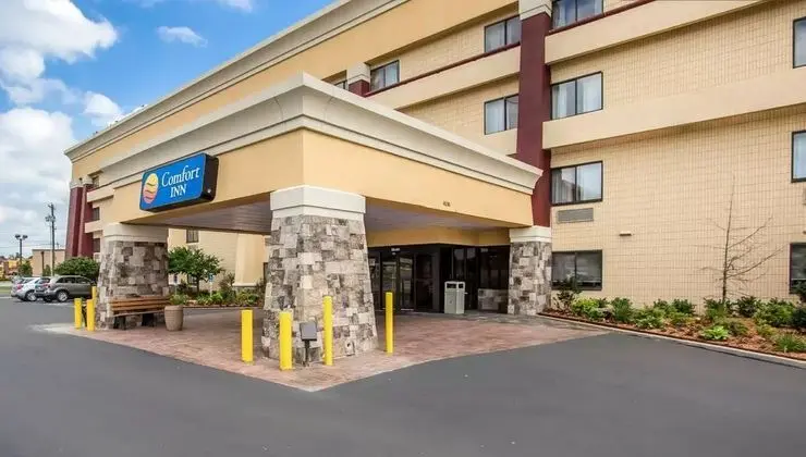 Comfort Inn & Suites Tulsa Catoosa