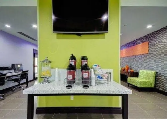 Comfort Inn & Suites Tulsa I-44 West - Rt 66